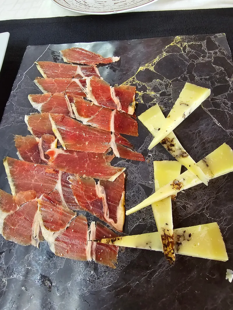 Tabla de jamón ibérico y queso curado